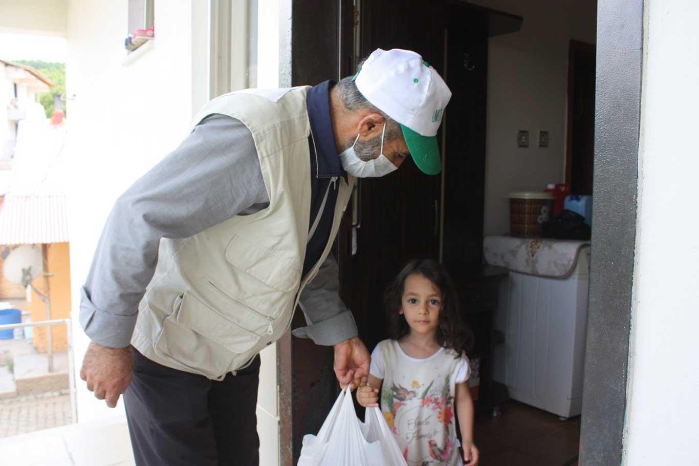 Bingöl Hope Caravan delivers food aid to hundreds of families over the last six months Bingöl Hope Caravan delivers food aid to hundreds of families over the last six months
